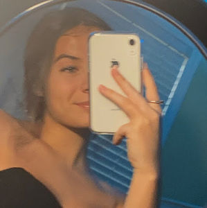 Meet your Posher, Alexis